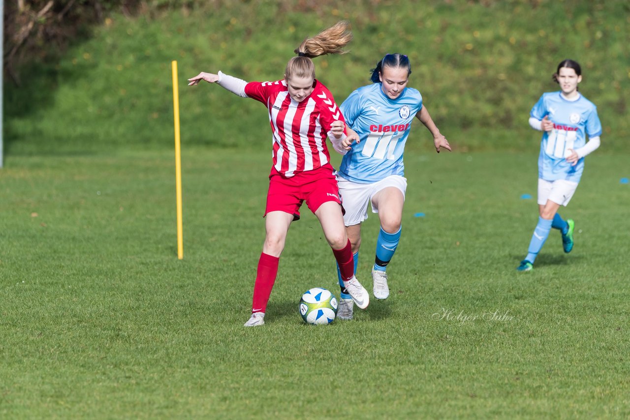 Bild 330 - wBJ TuS Tensfeld - SV Fortuna St. Juergen